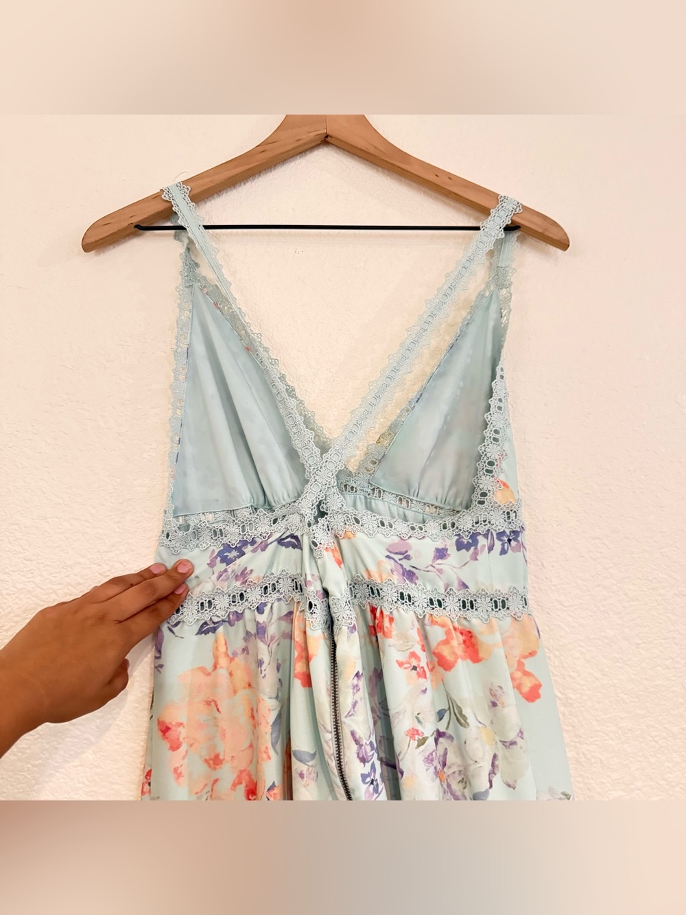 Alice + Olivia Karolina Crochet Floral Blue dress - Picture 8 of 16